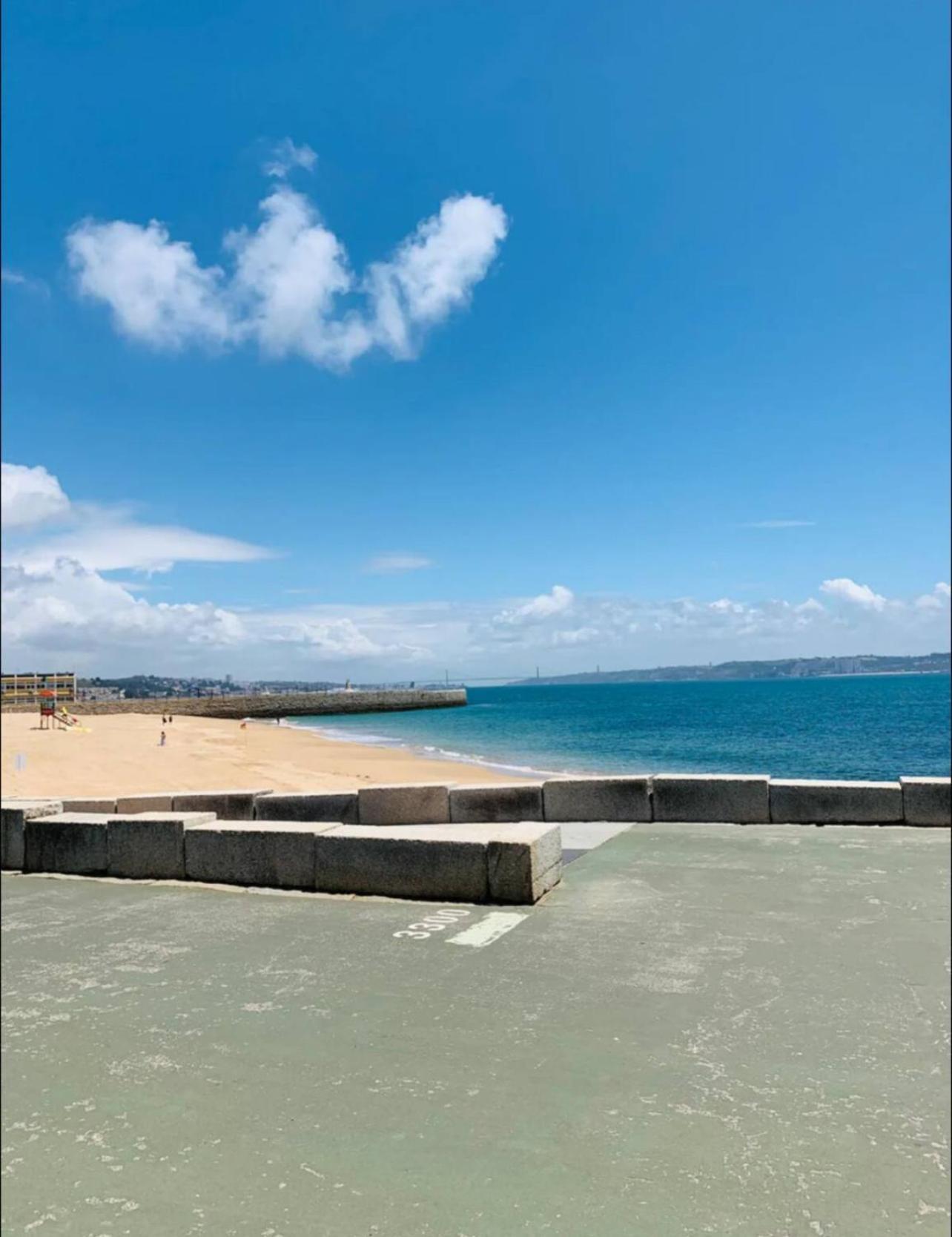 Sea View Apartment & 4 Minutes Walk To The Beach Paço de Arcos Esterno foto