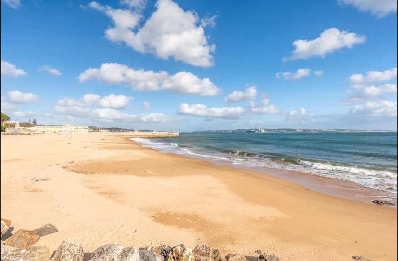 Sea View Apartment & 4 Minutes Walk To The Beach Paço de Arcos Esterno foto